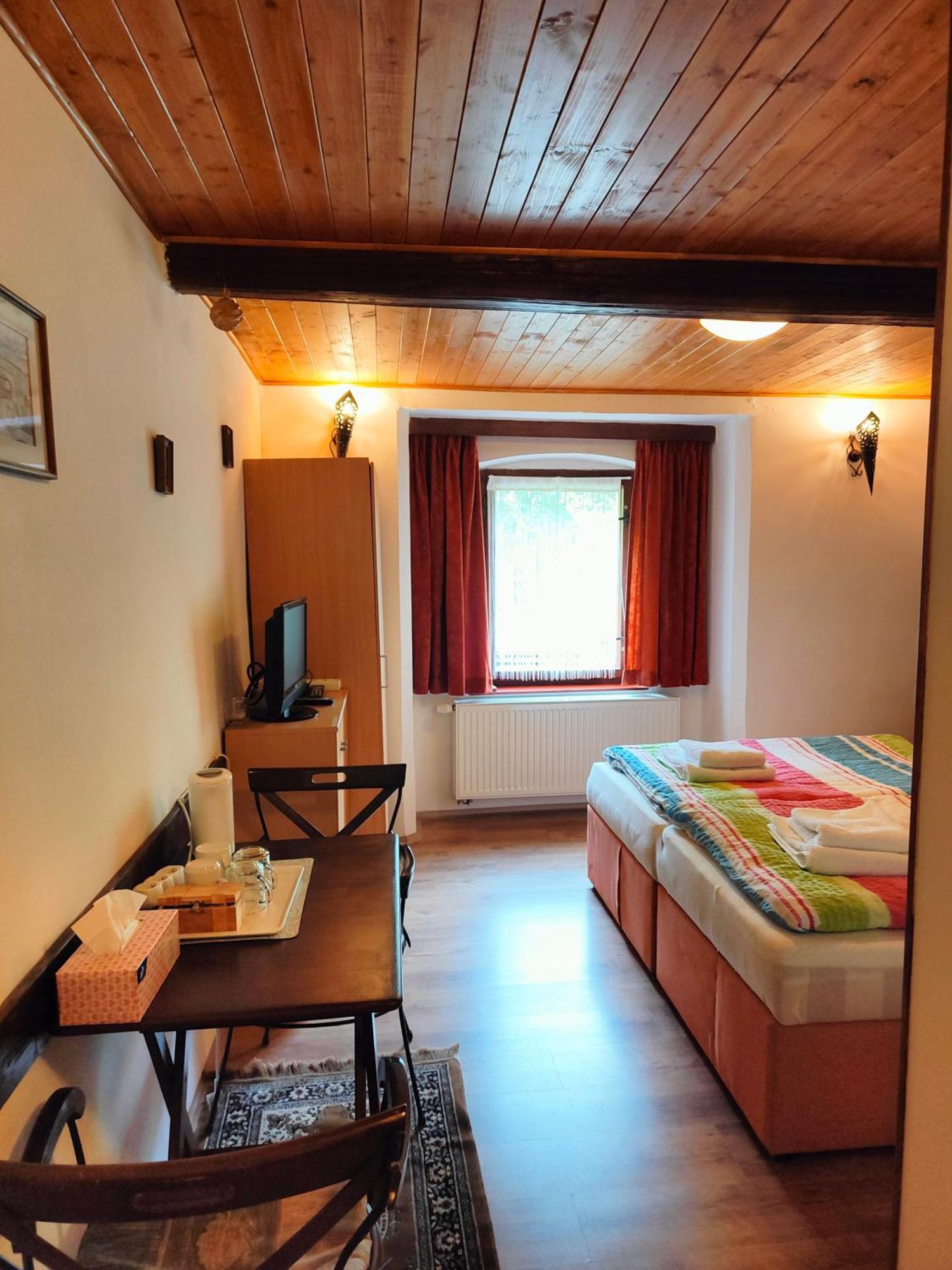 Bed And Breakfast Tvrz Velká Bukovina Zewnętrze zdjęcie