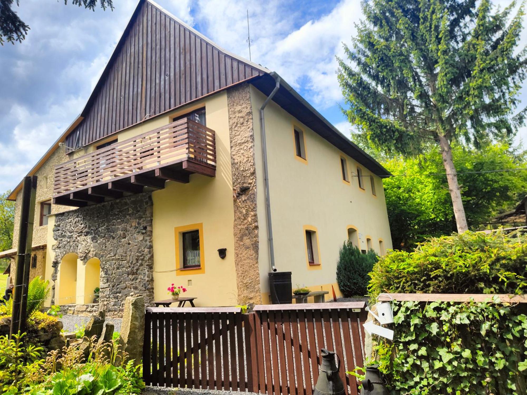 Bed And Breakfast Tvrz Velká Bukovina Zewnętrze zdjęcie